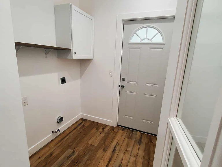 802 E North St — Photo 6