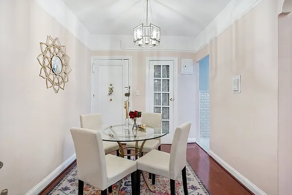 Sold by RE MAX Team | media 26