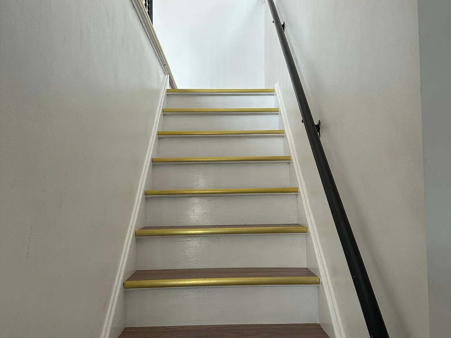 2 bed, 625 sqft, $2,400 — Photo 1