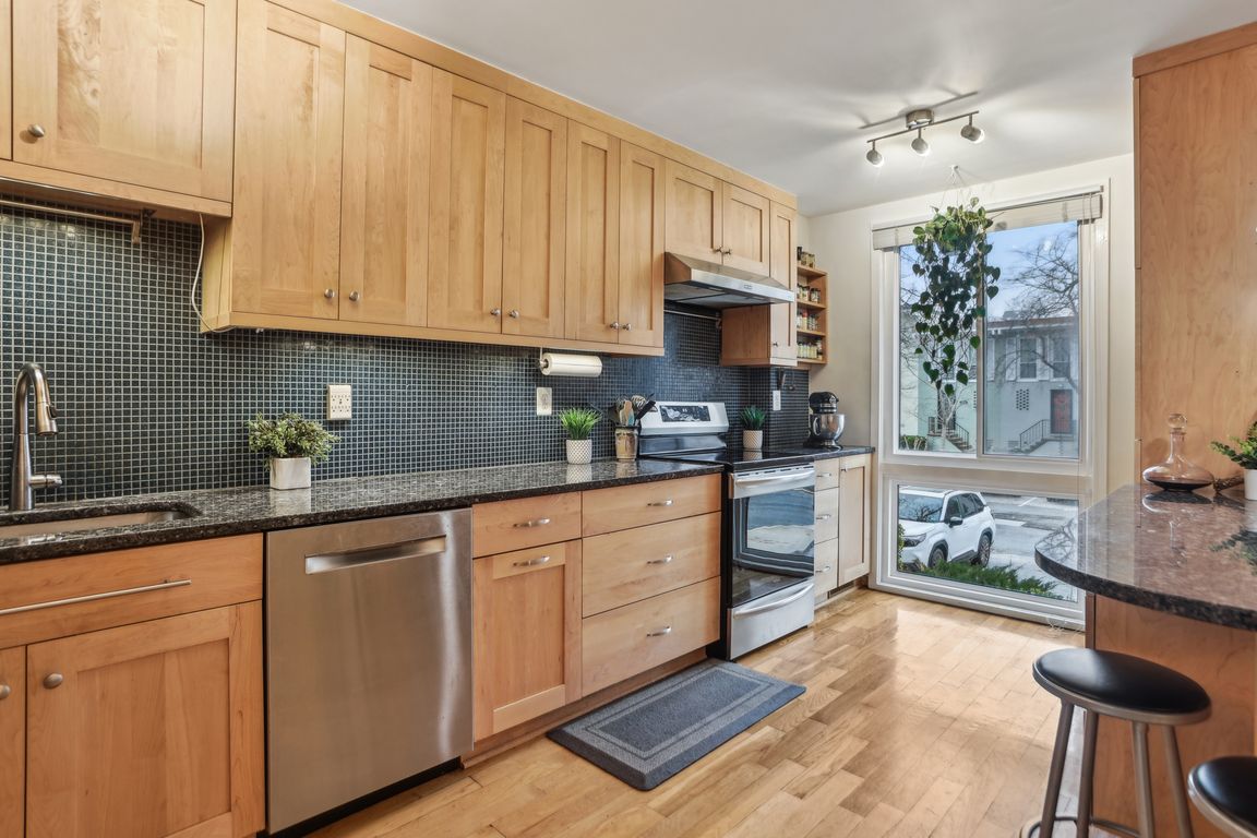 3rd St SW 608-009.jpg