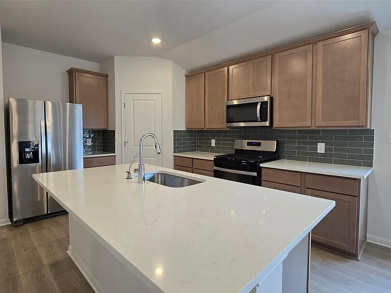 122 Holmby Dr — Photo 6