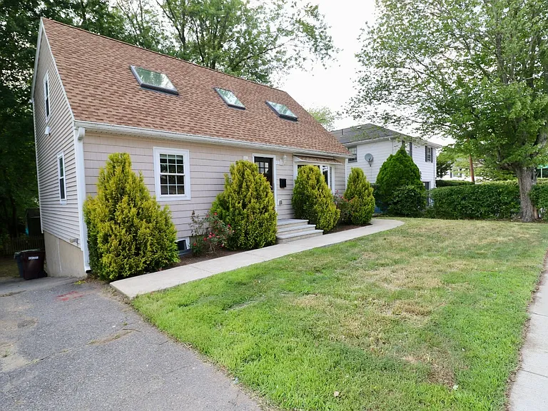 329 Bridge St — Photo 10