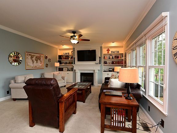 3rd image of 328 Lakemont Cir