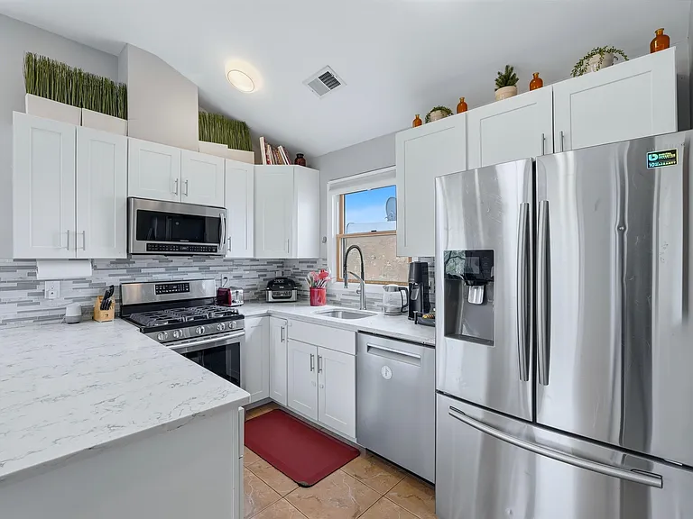 81 Nelson Ave #2X — Photo 9
