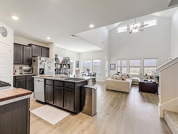 3rd image of 7429 Raynor Pl