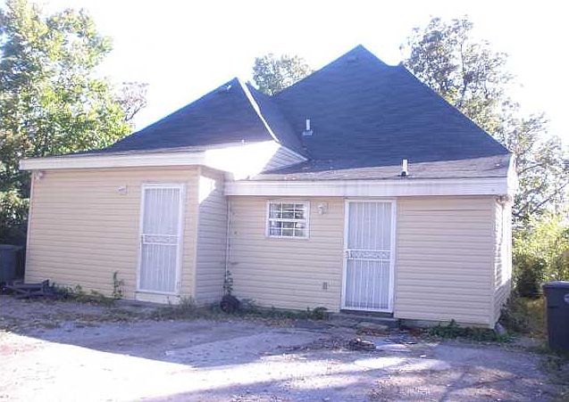 Rear view from alley 