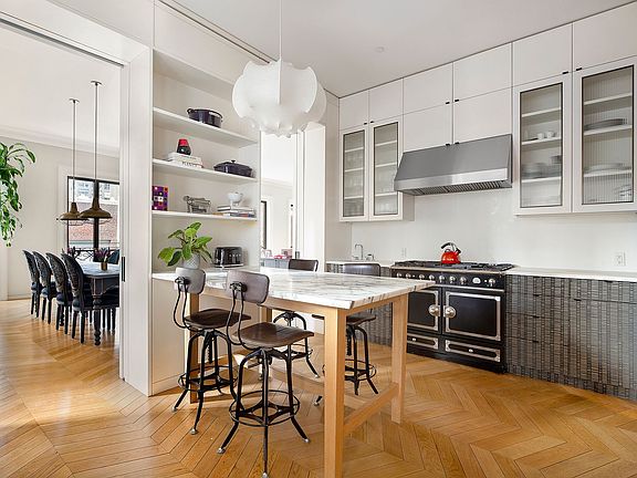 3rd image of 560 W 24th St #2