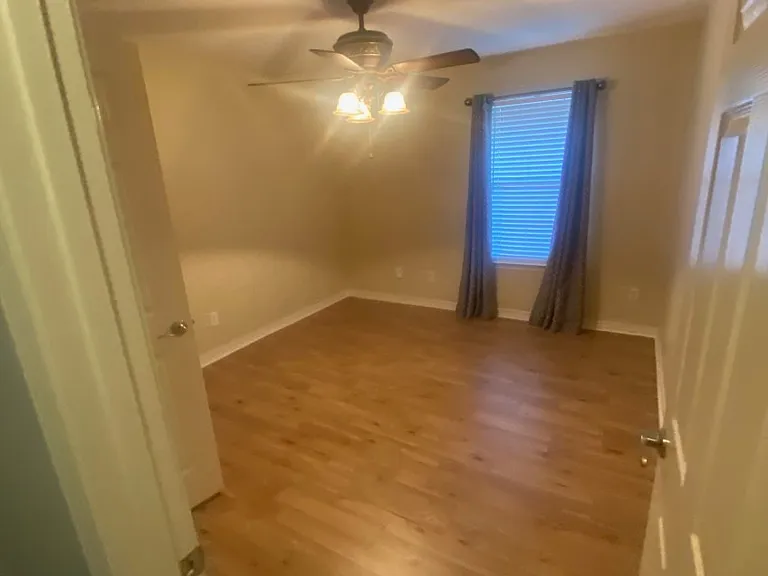 8251 Magnolia Village Dr N — Photo 17