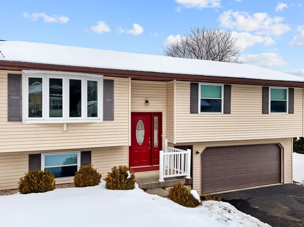 16 Maryvale Dr, Apalachin, NY 13732
