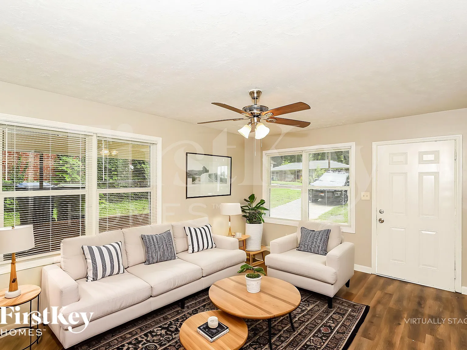 3 bed, 1.0 bath, 1294 sqft, $2,100 — Photo 4