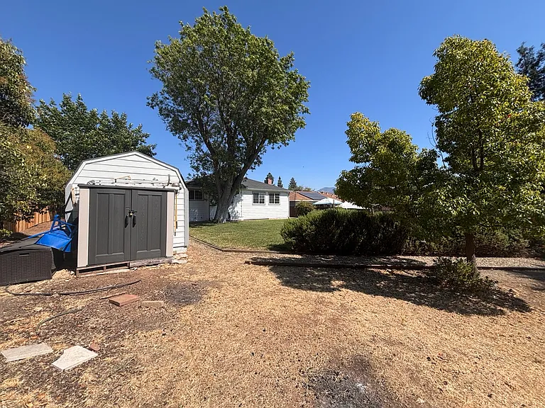 1637 Garnet Ln — Photo 28