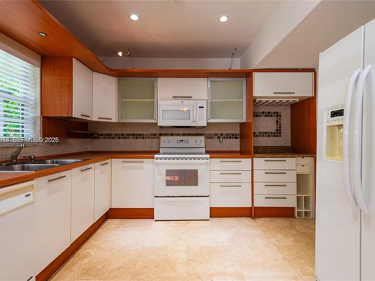 5490 SW 57th Ave — Photo 5