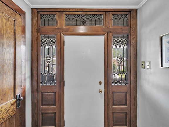 5th image of 182 Main St