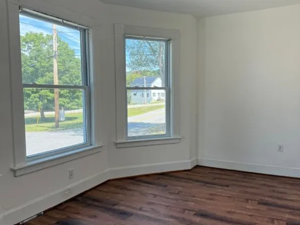 19 Chase St / 181 South St, 181 South St #1, Claremont, NH 03743