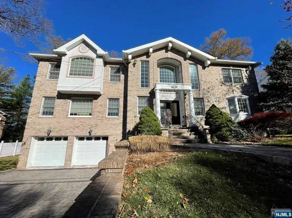 8 Glenwood Ave, Demarest, NJ 07627