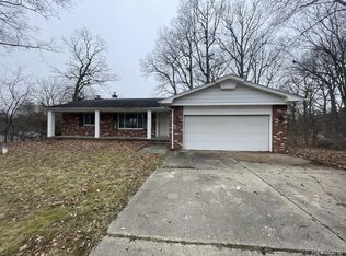 8532 Windy Hill Pkwy, Grand Blanc, MI 48439