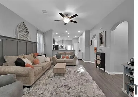 3 bed, 1364 sqft, $1,995 — Photo 3