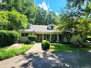 4581 Spring Fawn Trl, Brighton, MI 48114