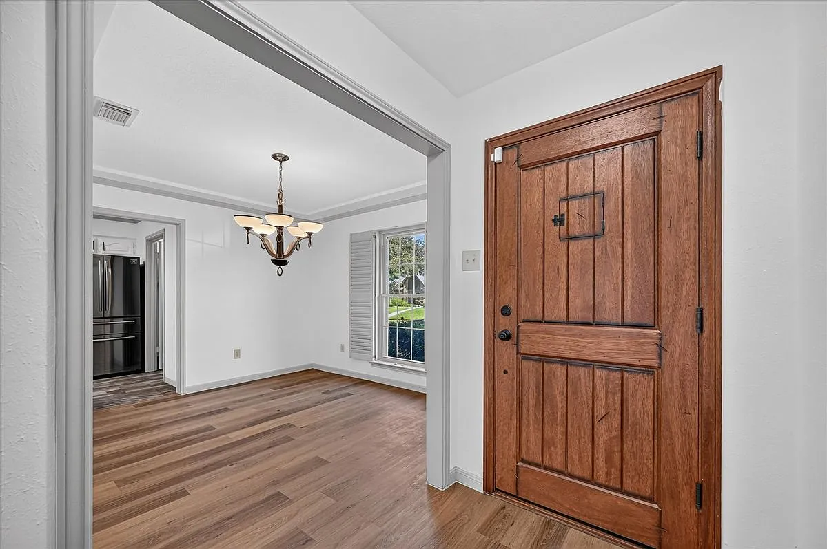 3 bed, 2.0 bath, 1733 sqft, $3,495 — Photo 3