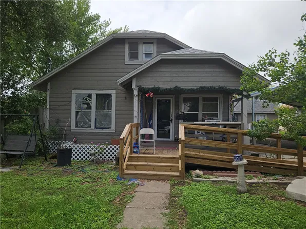 738 W 1st St, Alice, TX 78332