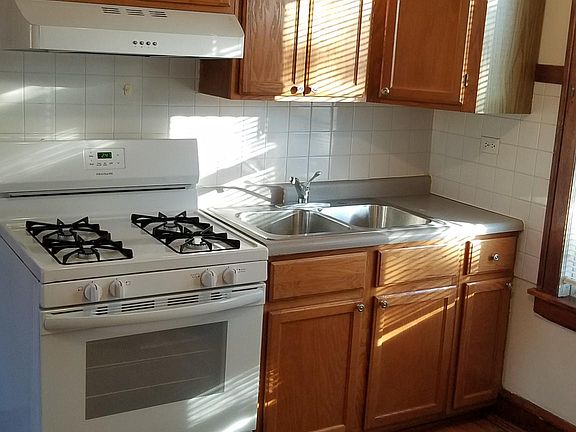 3rd image of 5843 W Barry Ave Floor 2