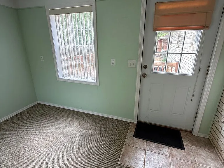 412 S Duke Ave — Photo 22