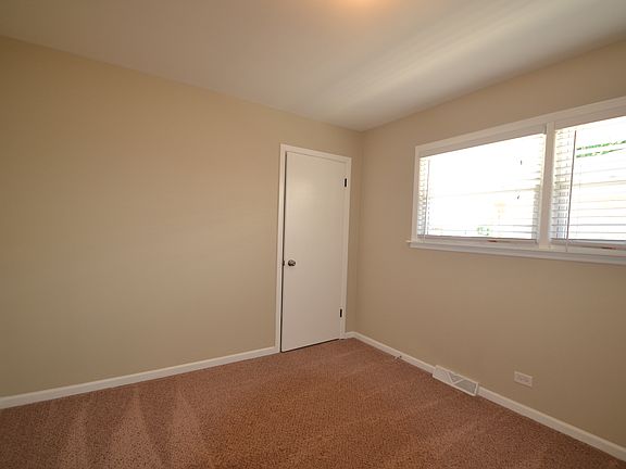 5th image of 414 S 44th Ave