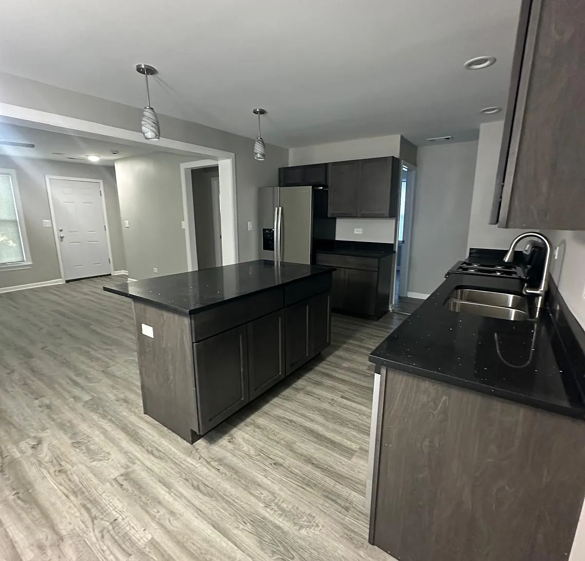 4 bed, 1240 sqft, $2,600 — Photo 3