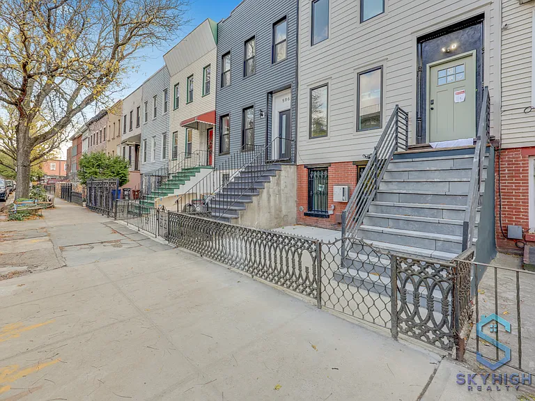 594 Van Buren St #1B — Photo 13