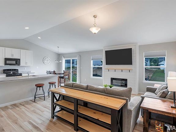 3rd image of 223 Westhaven Circle Dr