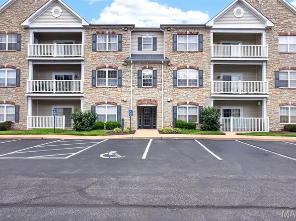 6 Monarch Trace Ct APT 304, Chesterfield, MO 63017