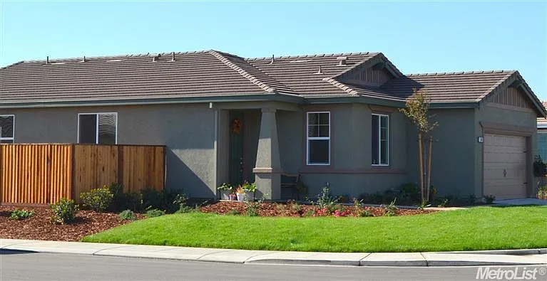 1090 Alba St photo 1
