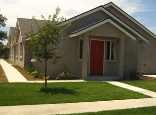 318 S 6th St, Fowler, CA 93625