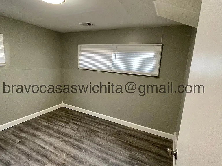 2227 S Bonn Ave — Photo 14