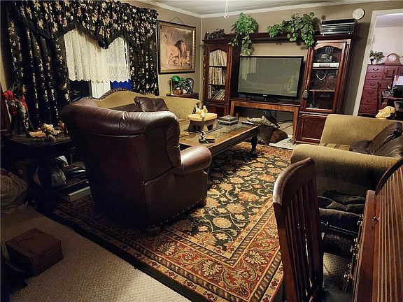 3rd image of 40 Sherwood Valley Ln