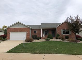 5226 Sundrop Ct, Godfrey, IL 62035