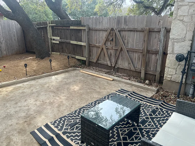 3915 Hunters Crest St — Photo 30