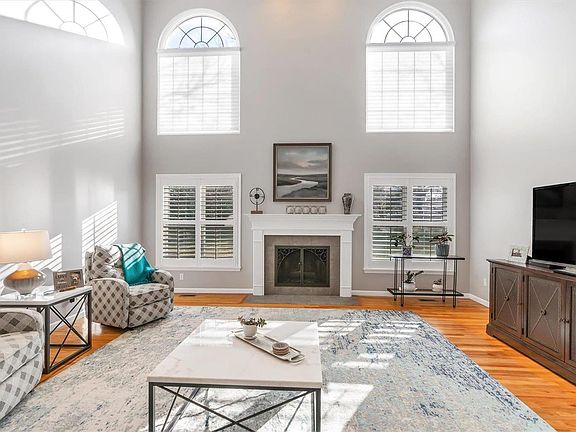 4th image of 2259 Twin Estates Cir