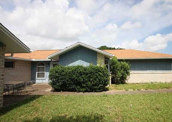 3rd image of 979 Holbrook Cir