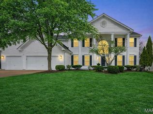 15595 Meadowbrook Circle Ln, Chesterfield, MO 63017