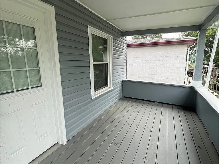 1252 Jefferson St — Photo 2