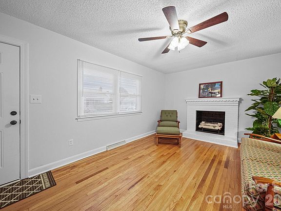 5th image of 304 Ford St