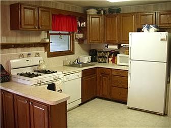 Kitchen with plenty of cabinet space