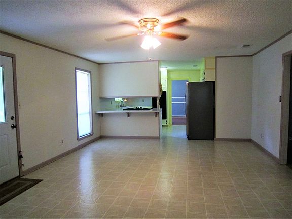 5th image of 176 Pinecrest Dr