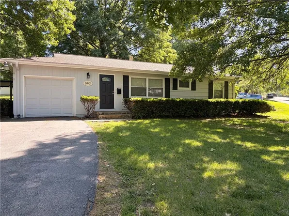 8401 W 68th Ter, Overland Park, KS 66204