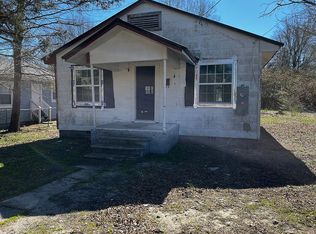 217 Lee St, Spring Lake, NC 28390