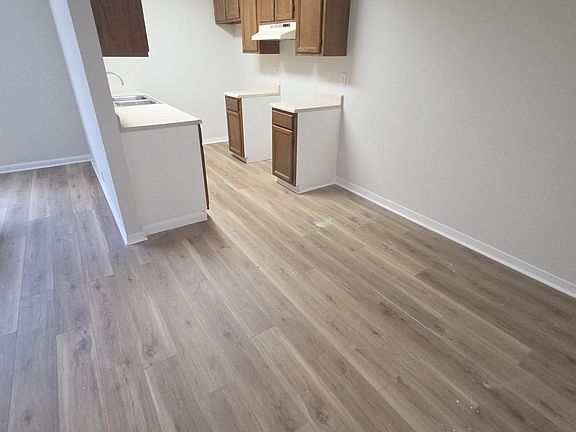 3rd image of 658 S Roberts Ave #13