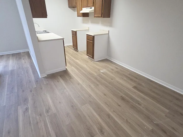 658 S Roberts Ave #13 — Photo 3
