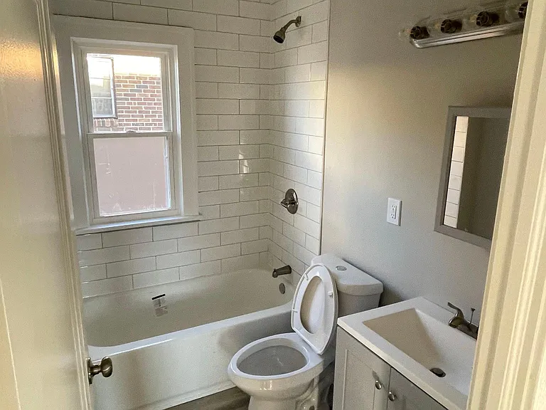Newer remodeled bath with subway tile surround