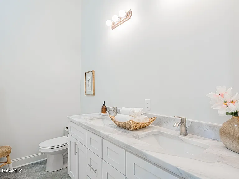 404 E Martial Ave — Photo 19